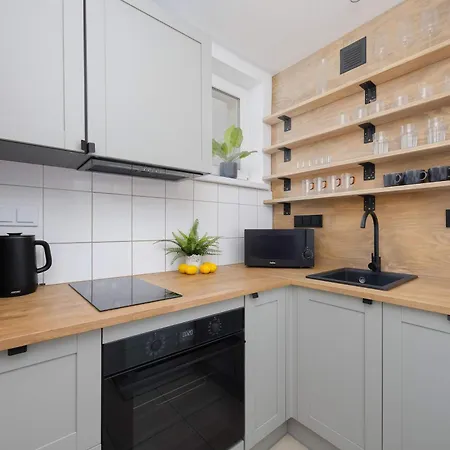 Cozy Near Zlote Tarasy By Renters דירה
